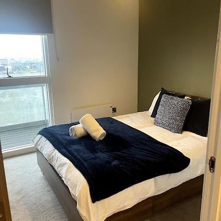 Lovely 2-Bedroom Condo With Balcony Манчестър Екстериор снимка