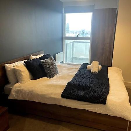 Lovely 2-Bedroom Condo With Balcony Манчестър Екстериор снимка