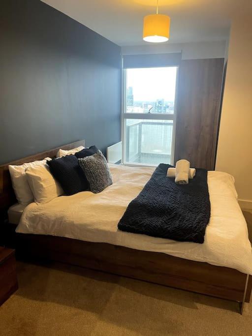 Lovely 2-Bedroom Condo With Balcony Манчестър Екстериор снимка